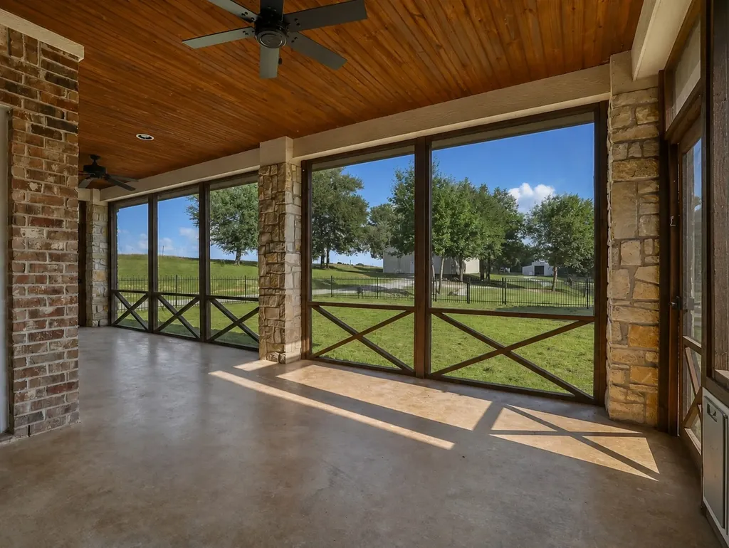 16900 County Road 706 Leonard TX 75452
