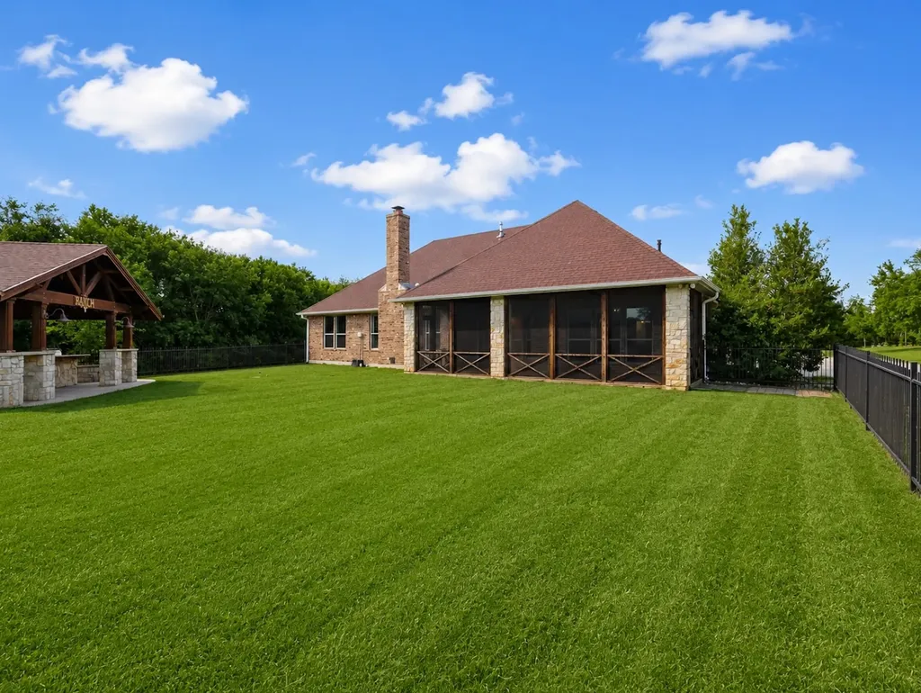 16900 County Road 706 Leonard TX 75452