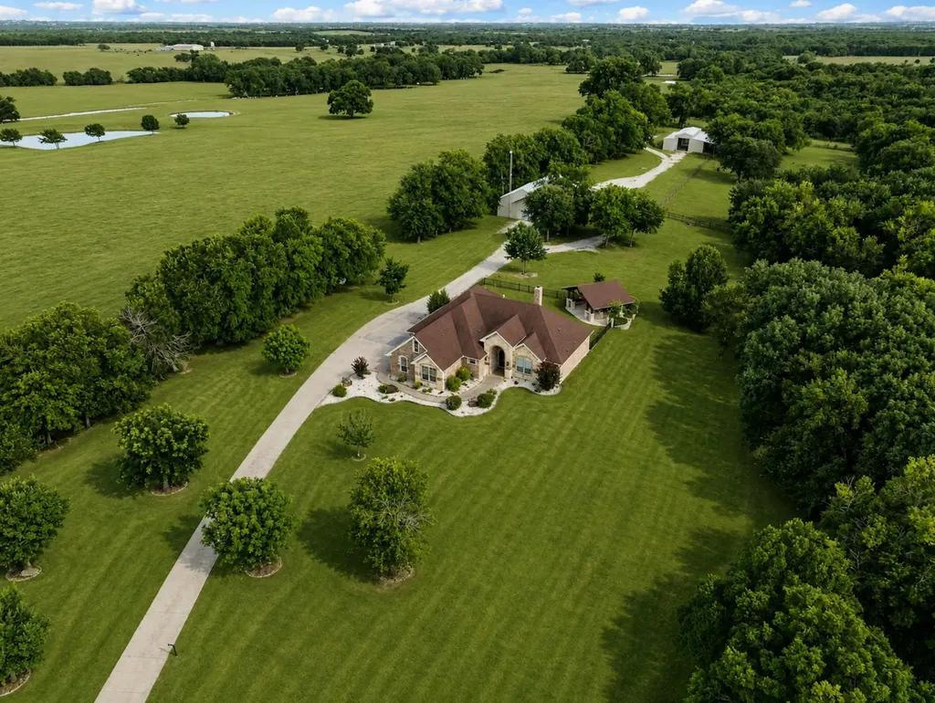 16900 County Road 706 Leonard TX 75452