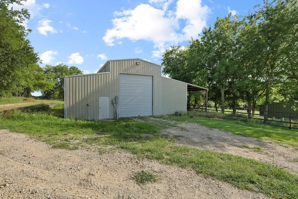 16900 County Road 706 Leonard TX 75452