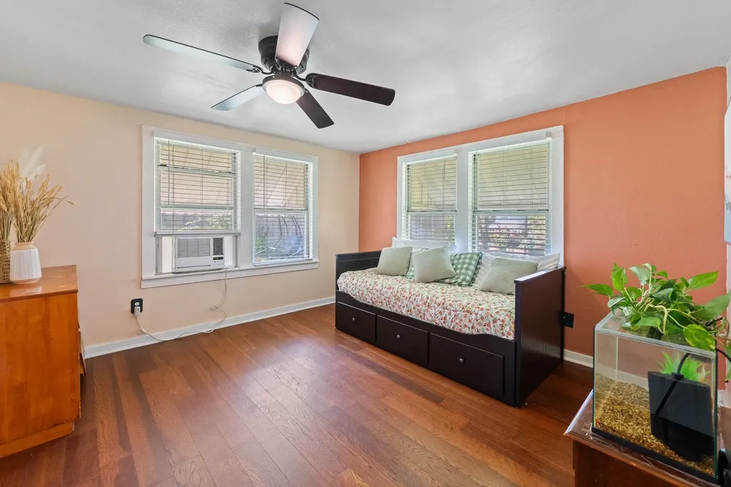 602 Harrisdale Avenue River Oaks TX 76114