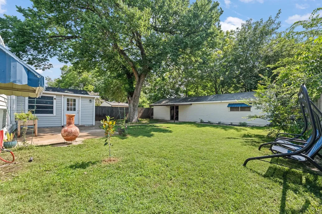 602 Harrisdale Avenue River Oaks TX 76114