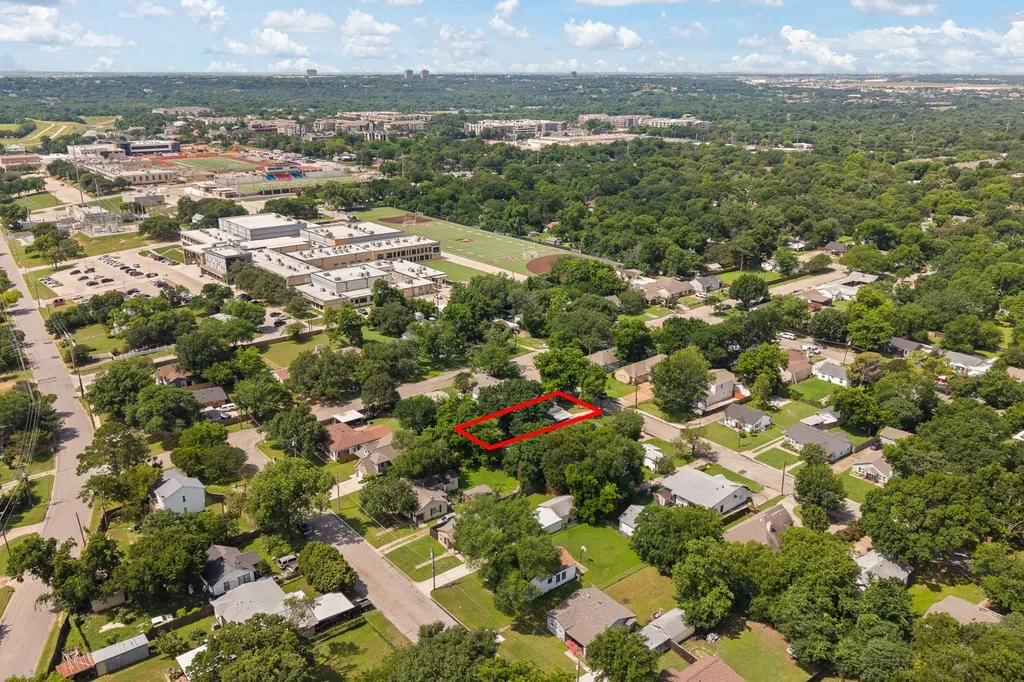 602 Harrisdale Avenue River Oaks TX 76114