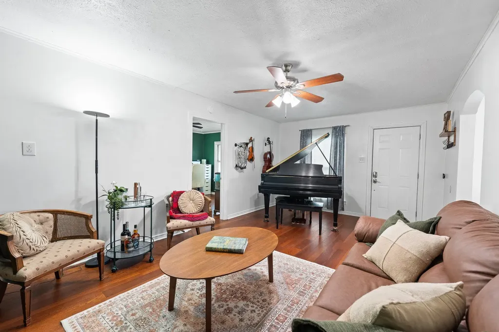 602 Harrisdale Avenue River Oaks TX 76114
