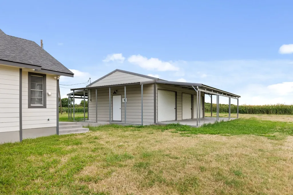 300 Grellhesl West TX 76691