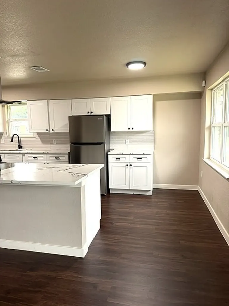 10455 Brockbank Drive Dallas TX 75229