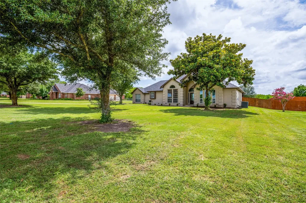 1320 E Highland Road Waxahachie TX 75167
