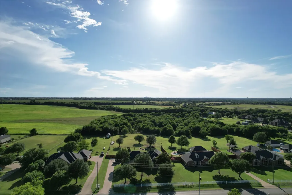 1320 E Highland Road Waxahachie TX 75167