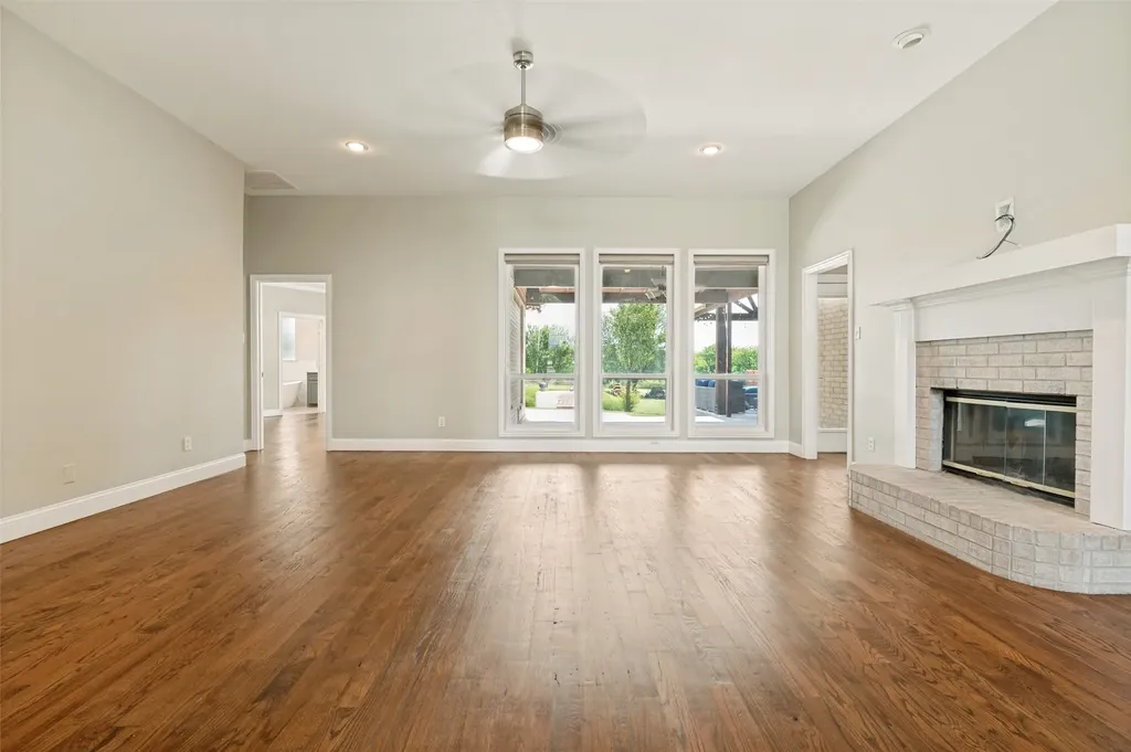 1320 E Highland Road Waxahachie TX 75167