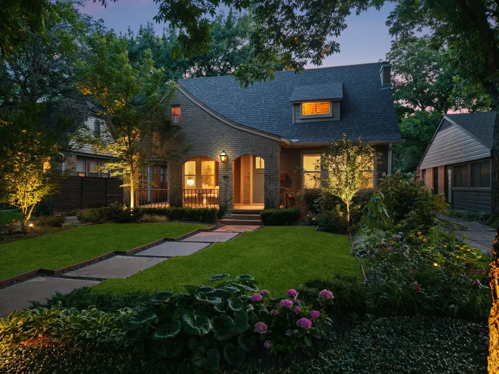 Dallas TX, 1119 N Winnetka Avenue