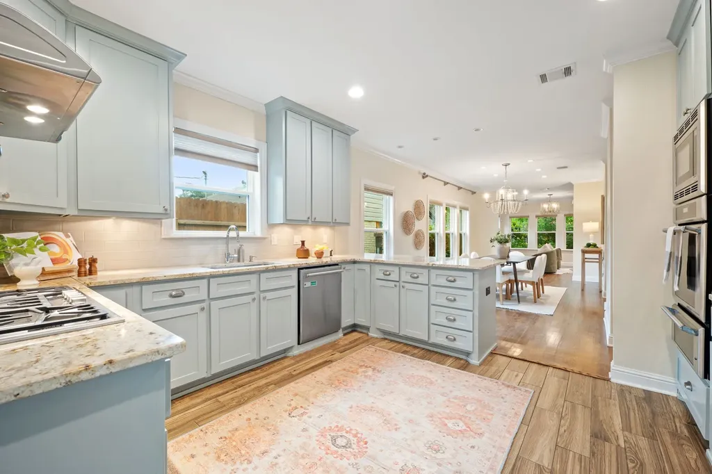 1119 N Winnetka Avenue Dallas TX 75208