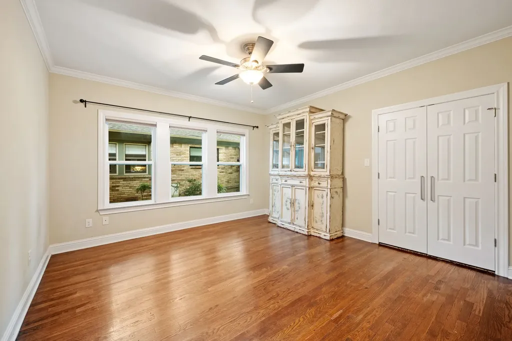 1119 N Winnetka Avenue Dallas TX 75208