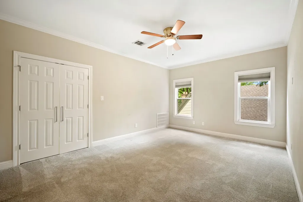 1119 N Winnetka Avenue Dallas TX 75208