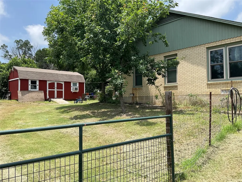 508 N 1st Street Cranfills Gap TX 76637