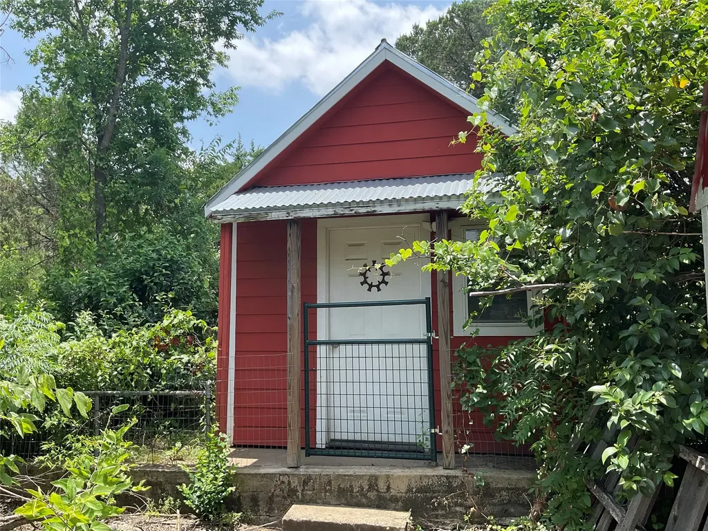 508 N 1st Street Cranfills Gap TX 76637