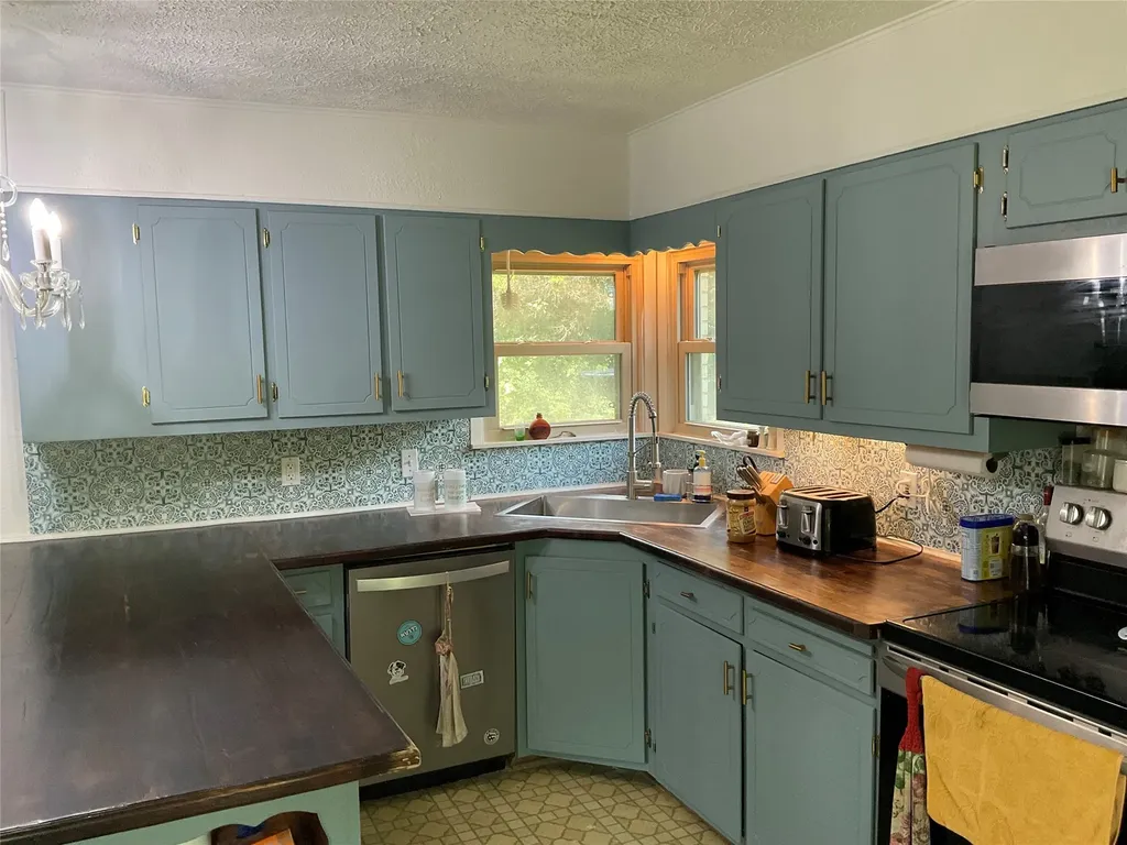 508 N 1st Street Cranfills Gap TX 76637