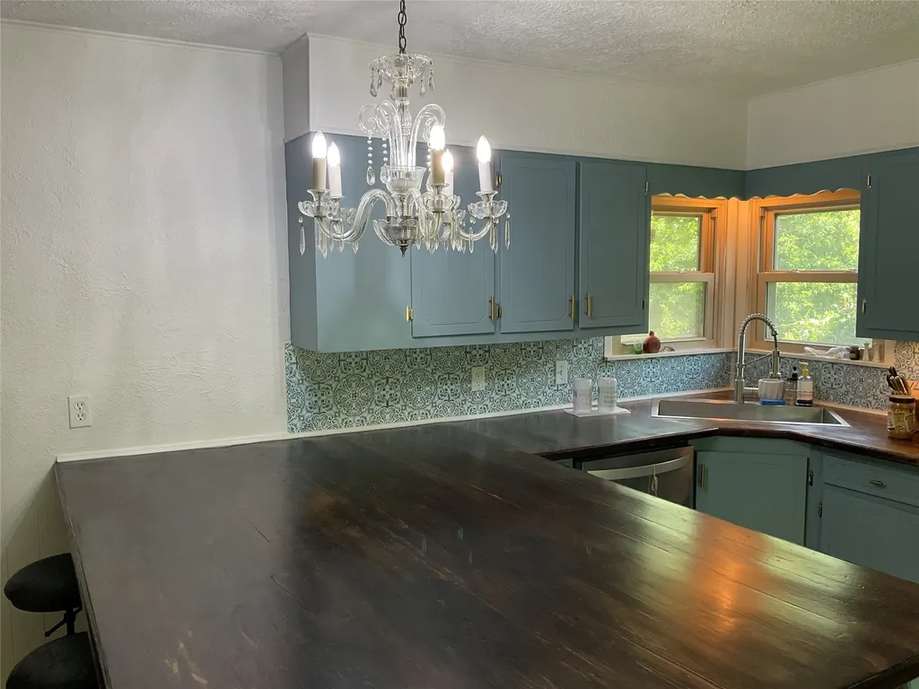 508 N 1st Street Cranfills Gap TX 76637