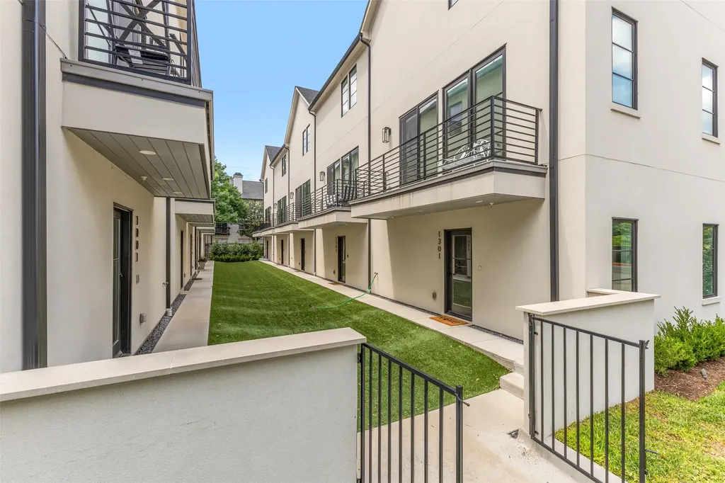 7207 Gaston Avenue Dallas TX 75214