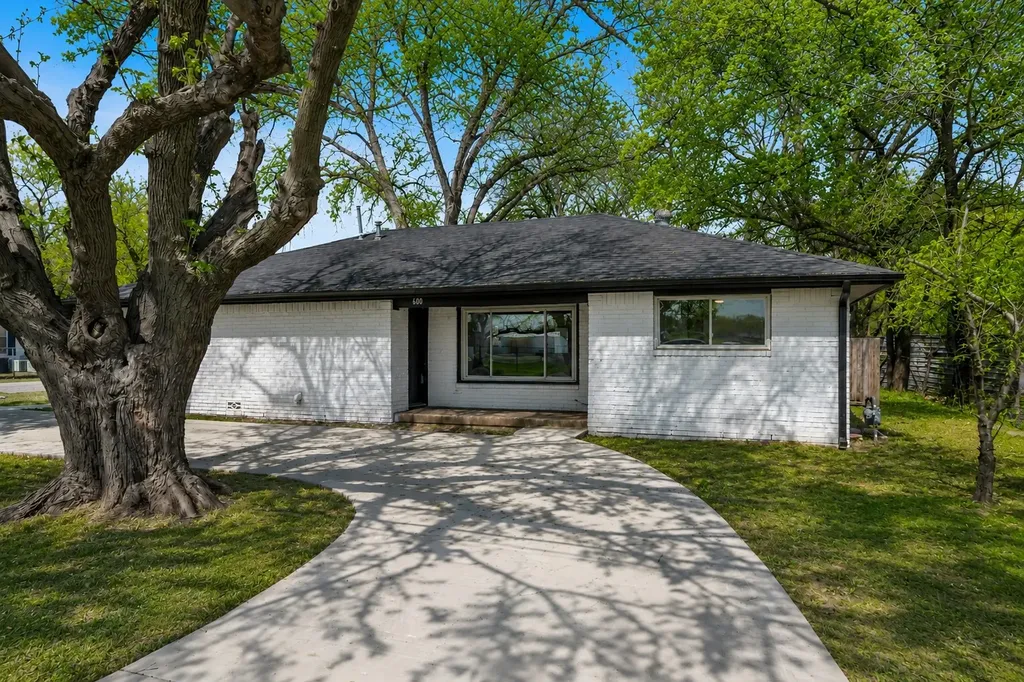 600 N Mill Street Bowie TX 76230
