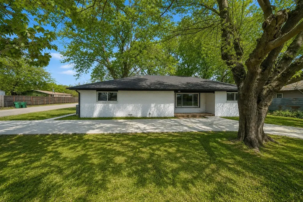 600 N Mill Street Bowie TX 76230