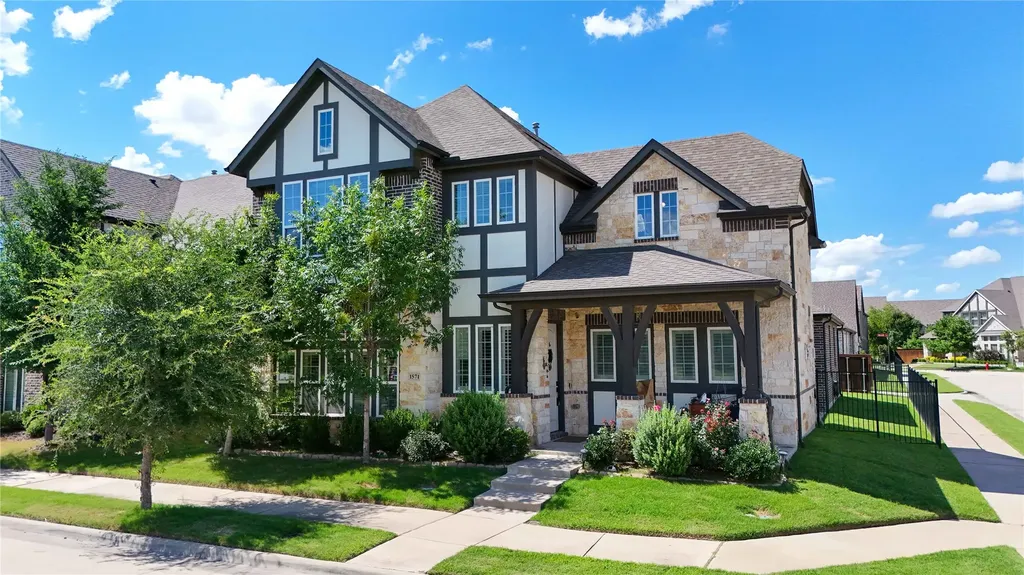 1571 Amesbury Way Farmers Branch TX 75234