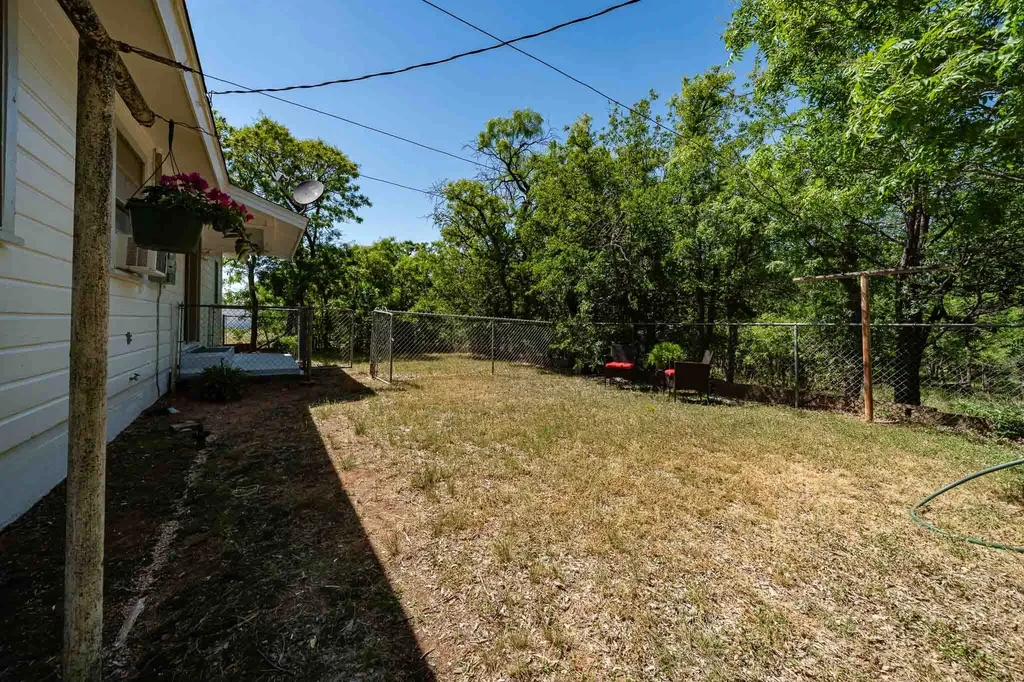 907 E Hamilton Street Stamford TX 79553