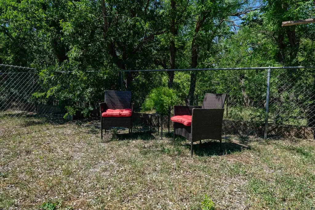 907 E Hamilton Street Stamford TX 79553