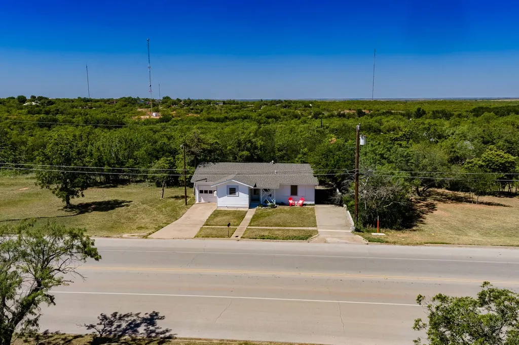 907 E Hamilton Street Stamford TX 79553