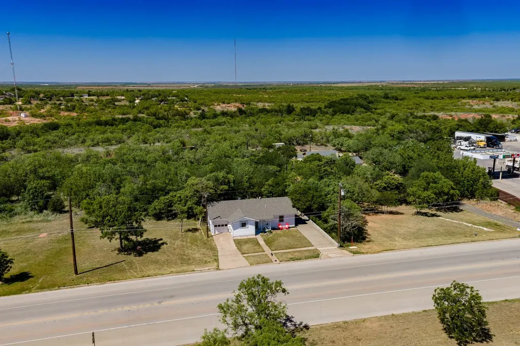 907 E Hamilton Street Stamford TX 79553