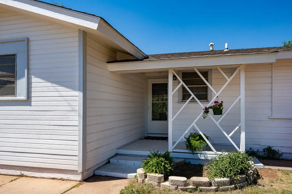 907 E Hamilton Street Stamford TX 79553