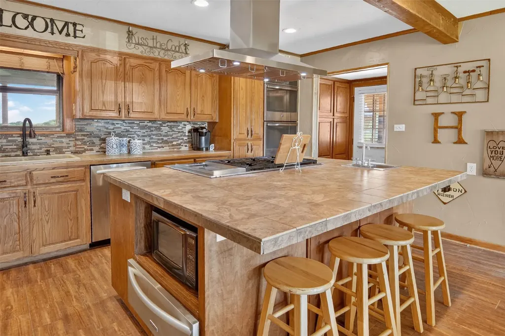 6551 Crooked Crk Road Bowie TX 76230