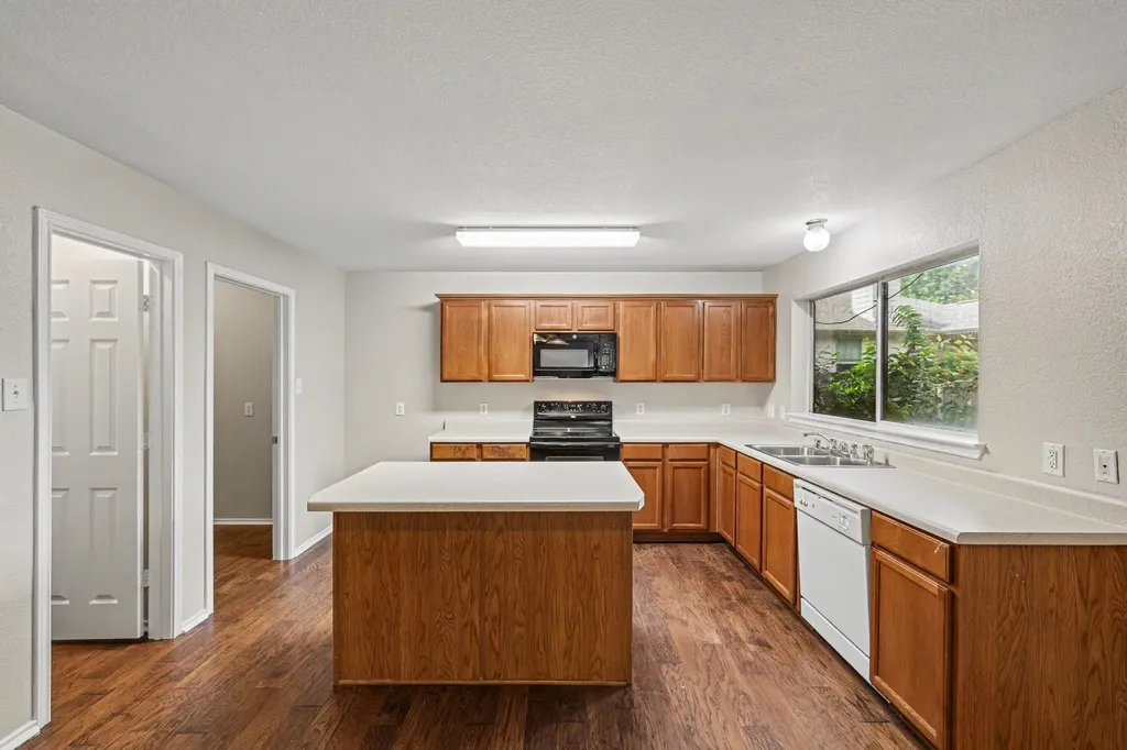 1612 Cardinal Way Aubrey TX 76227