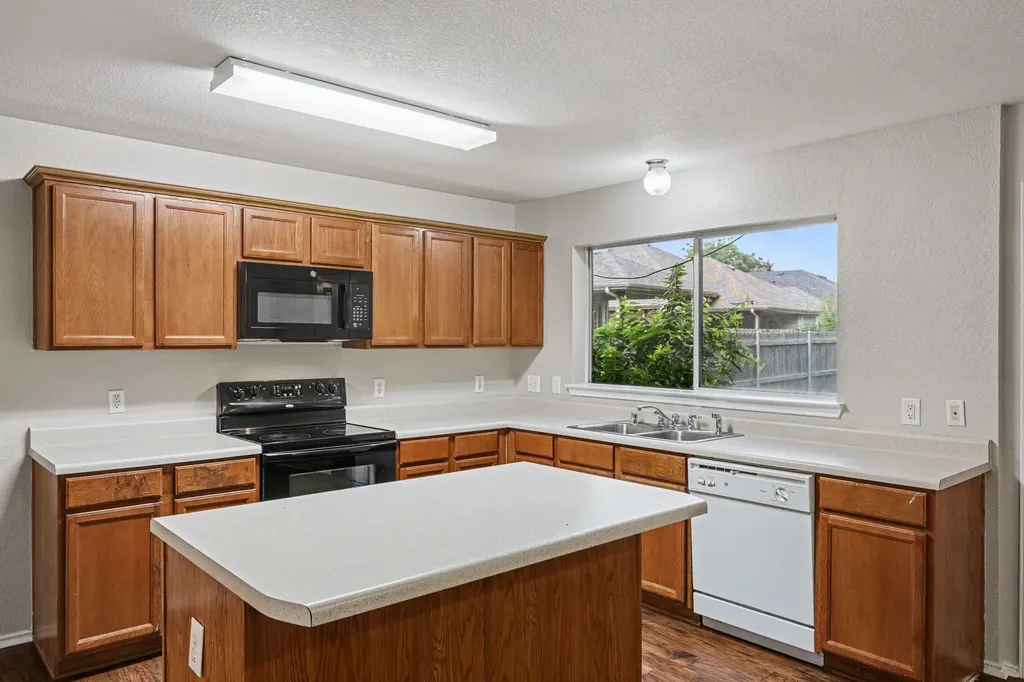 1612 Cardinal Way Aubrey TX 76227