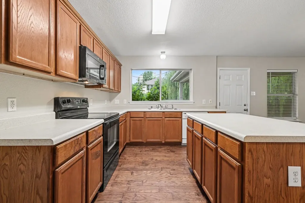 1612 Cardinal Way Aubrey TX 76227