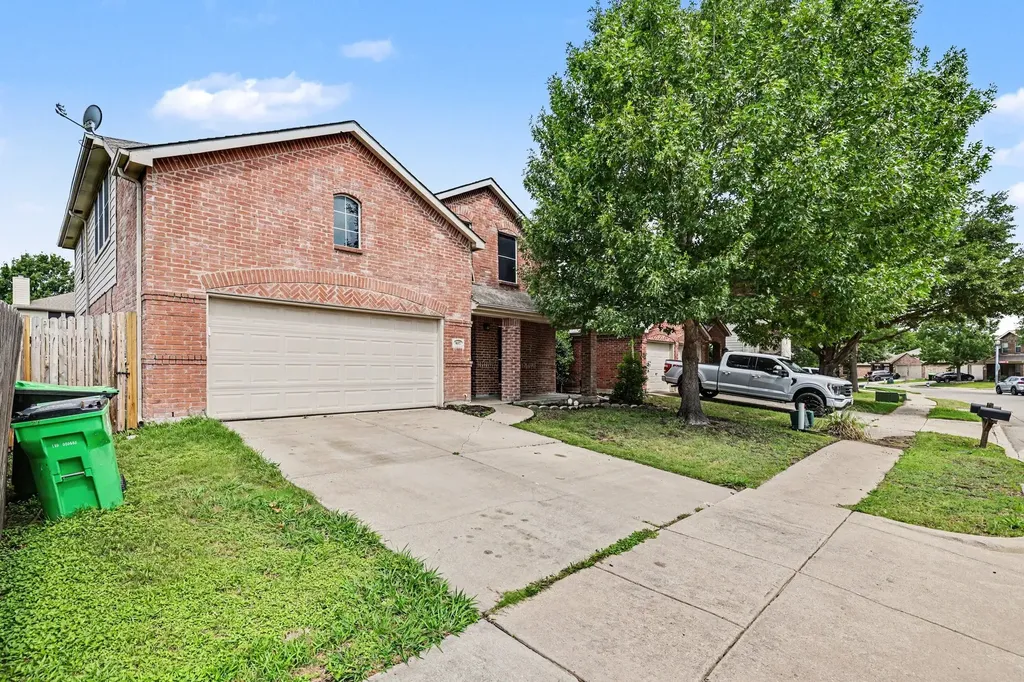 1612 Cardinal Way Aubrey TX 76227