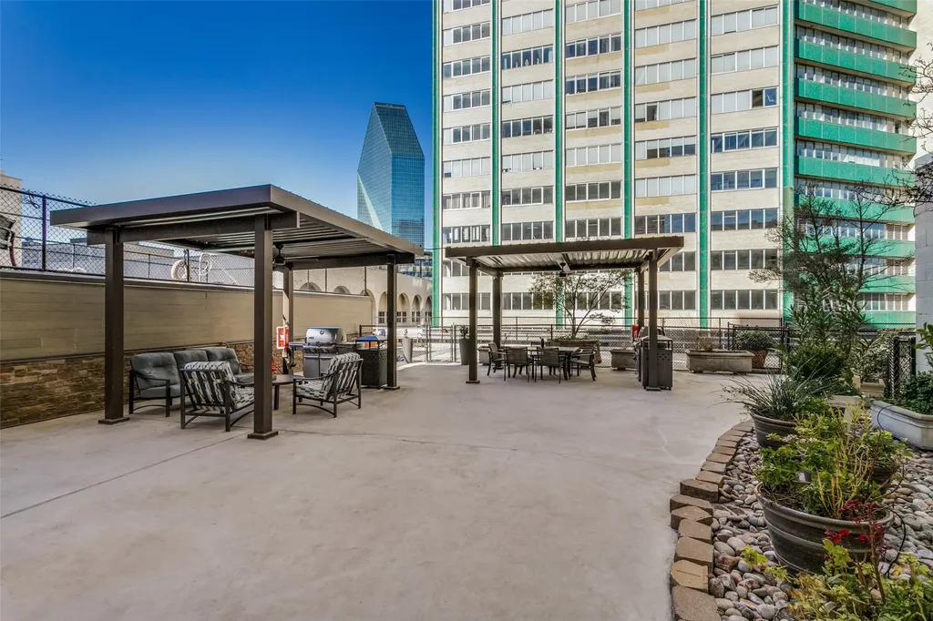 1505 Elm Street Dallas TX 75201