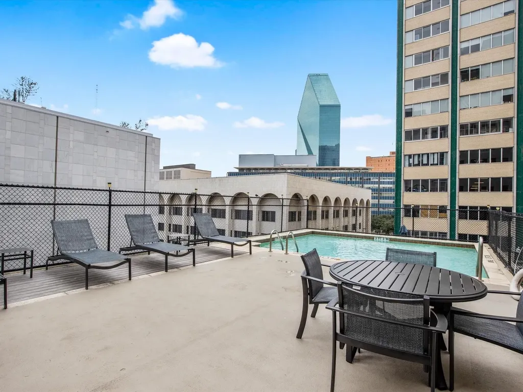 1505 Elm Street Dallas TX 75201