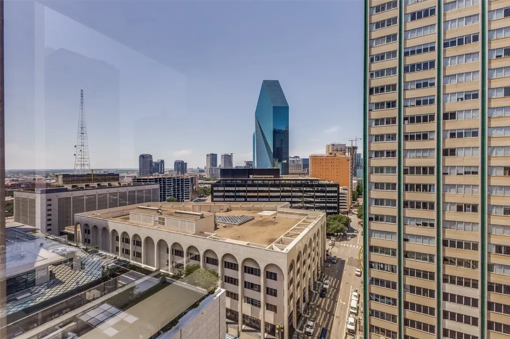 1505 Elm Street Dallas TX 75201