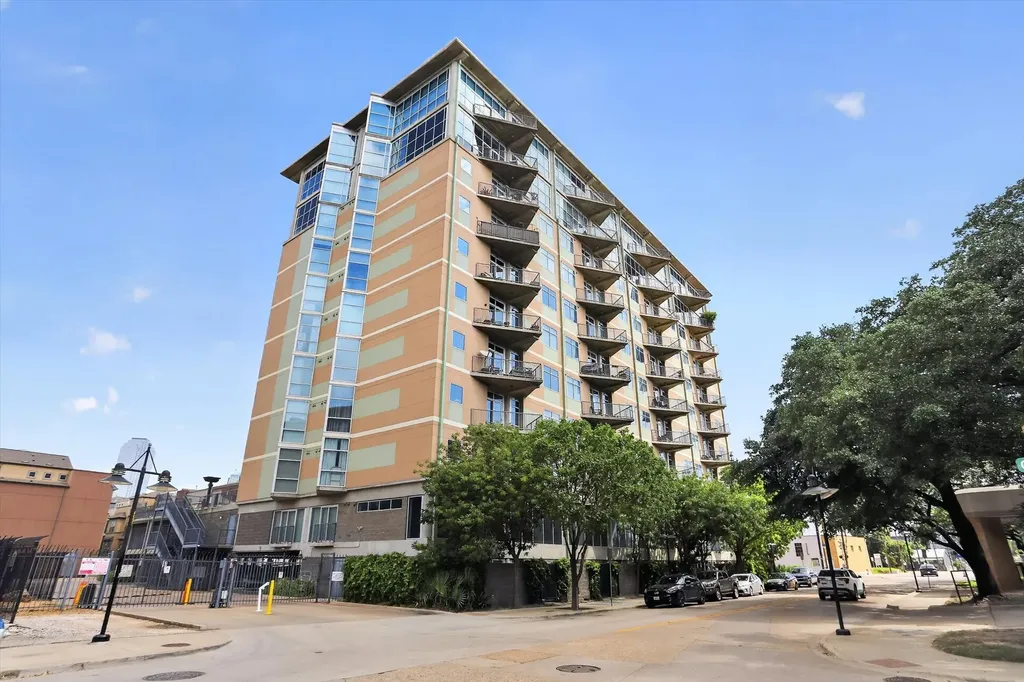 Dallas TX, 1001 Belleview Street, Unit 703