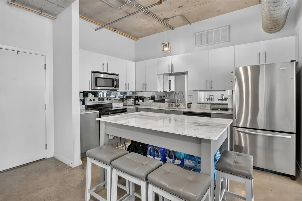 1001 Belleview Street Dallas TX 75215