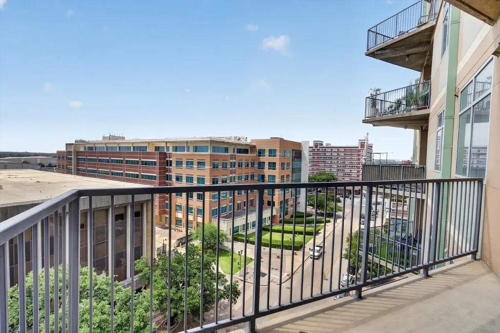 1001 Belleview Street Dallas TX 75215