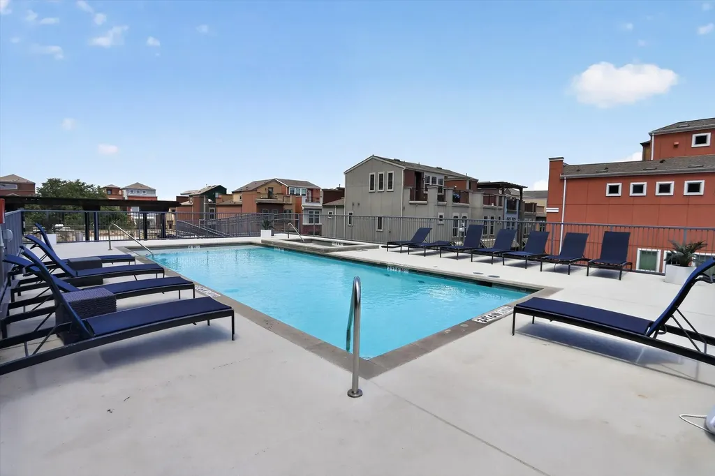1001 Belleview Street Dallas TX 75215