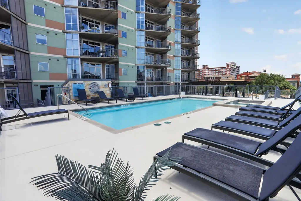 1001 Belleview Street Dallas TX 75215