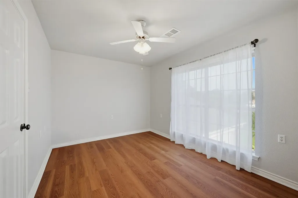 303 Kiowa Drive W Lake Kiowa TX 76240