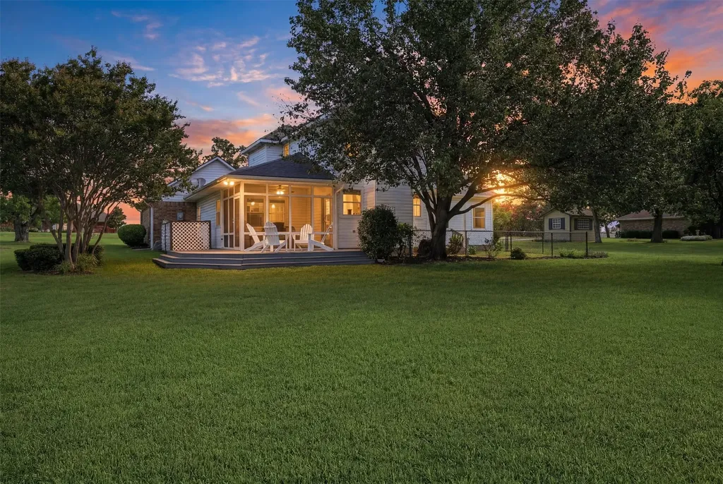 303 Kiowa Drive W Lake Kiowa TX 76240