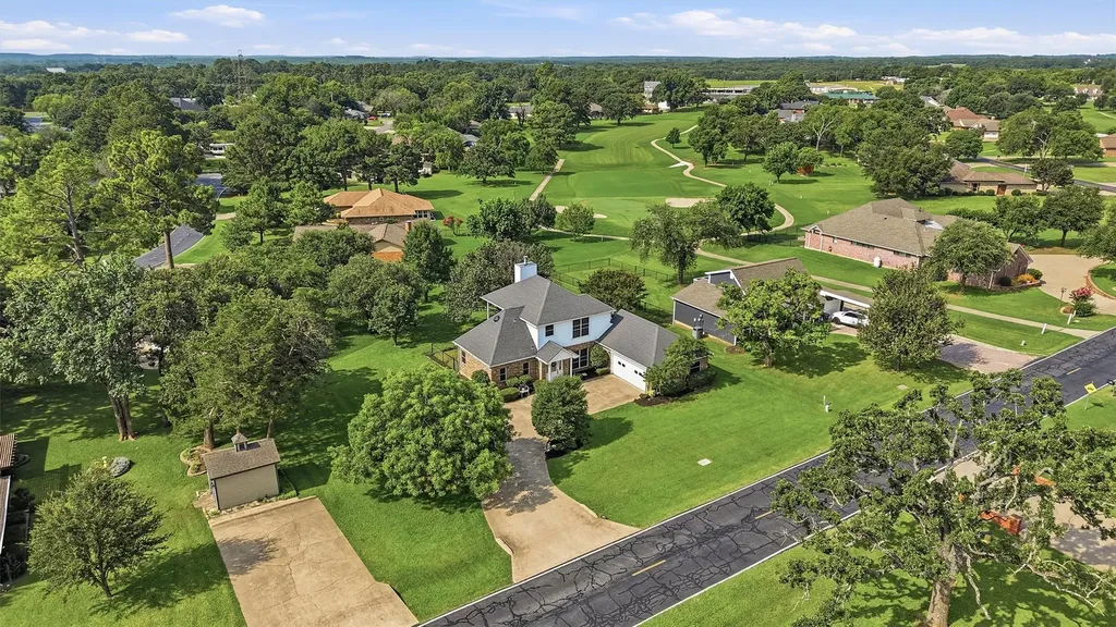 303 Kiowa Drive W Lake Kiowa TX 76240