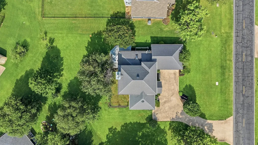 303 Kiowa Drive W Lake Kiowa TX 76240