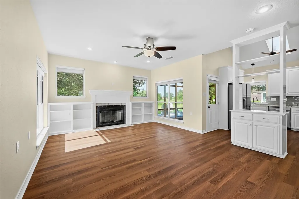 303 Kiowa Drive W Lake Kiowa TX 76240