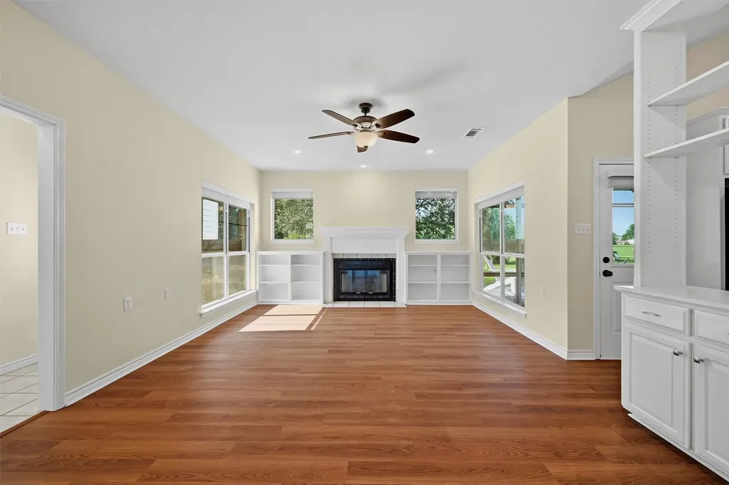 303 Kiowa Drive W Lake Kiowa TX 76240