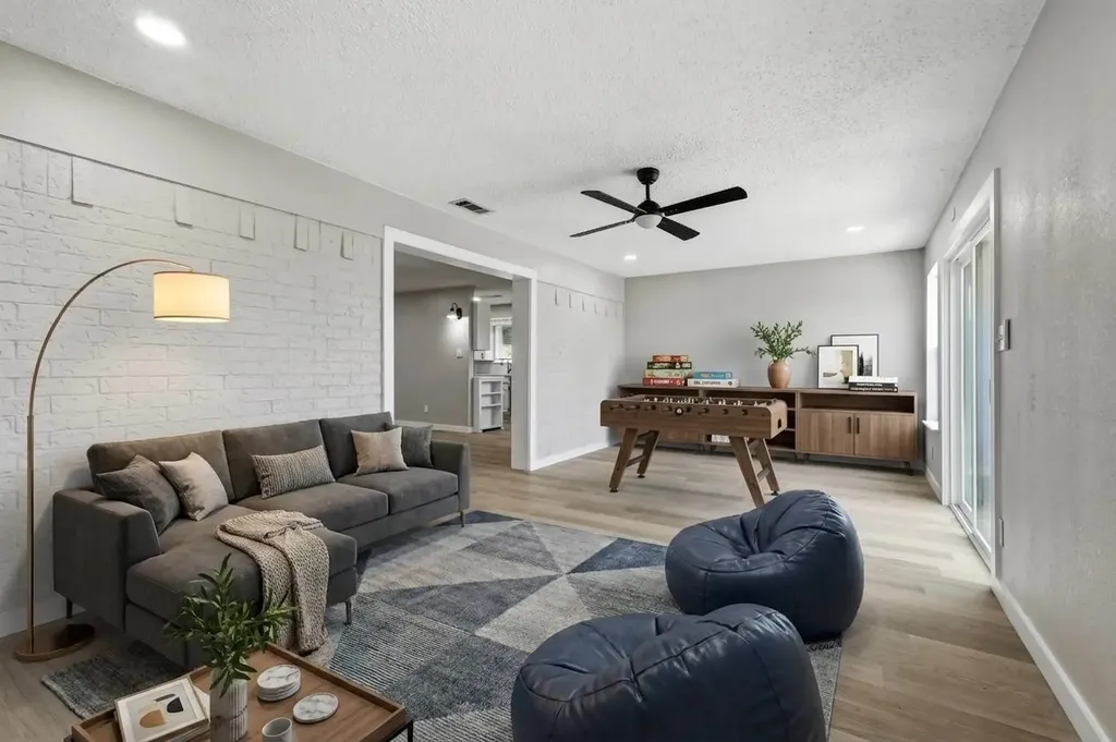 1909 Schumac Lane Bedford TX 76022